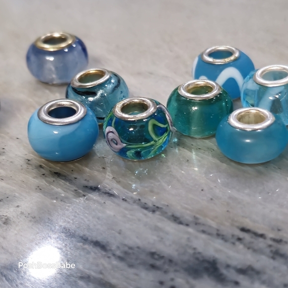 Lot of 13 European Charm Beads – Blue & Aqua Glass with Silver Tone Cores - Picture 4 of 12